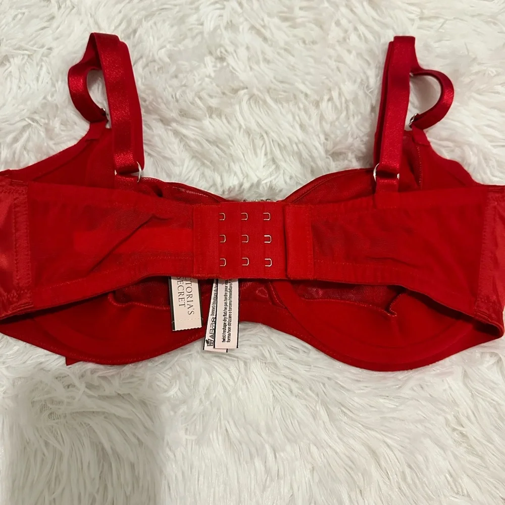 NWT! VICTORIA’S SECRET BOW DEMI BRA